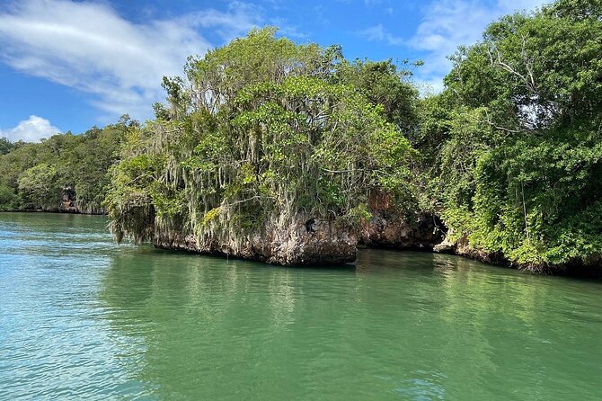 2in1: Los Haitises National Park + Yanigua Waterfall-SPA - Guide style and group size: clear communication matters