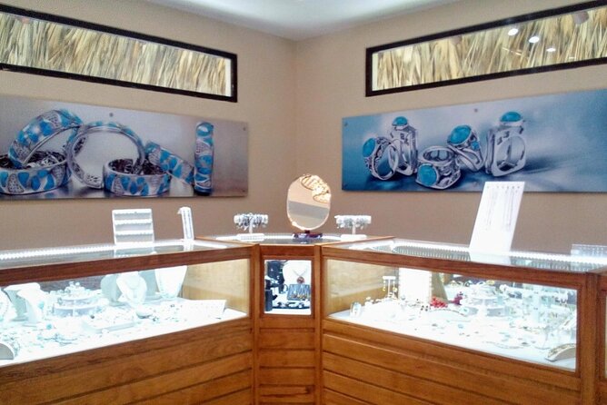 Don Lucas Cigar Factory & Store + Premium Rum Tasting (3 hours) - Rum Bar Sampling: Included Taste vs. Paid Bottles