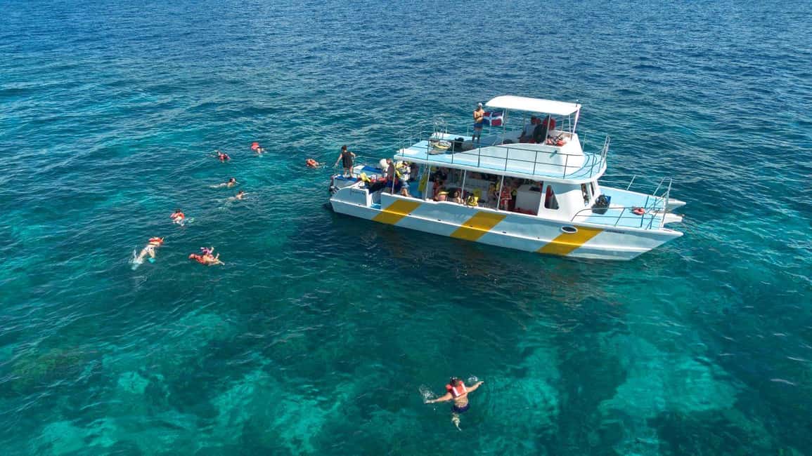 From Punta Cana or Bayahibe: Catalina Island with Snorkeling - The beach BBQ lunch and open bar: value you can feel