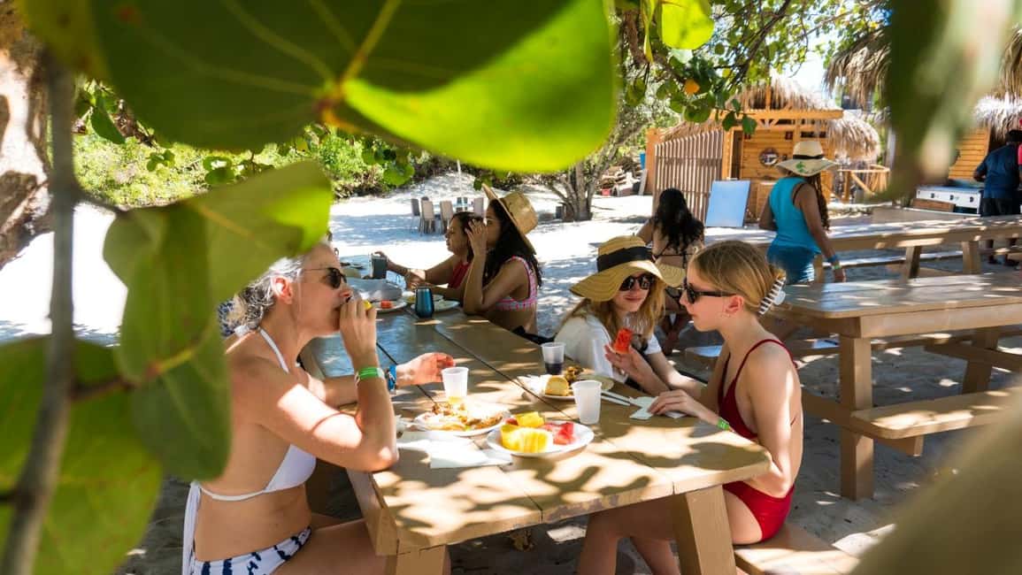 From Punta Cana or Bayahibe: Catalina Island with Snorkeling - What to bring for the smoothest Catalina Island day