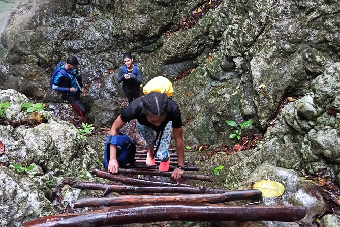 Hiking Tabernacle Thundering Waterfall in Dominican Republic - Lunch at colmado María: the payoff after the climb