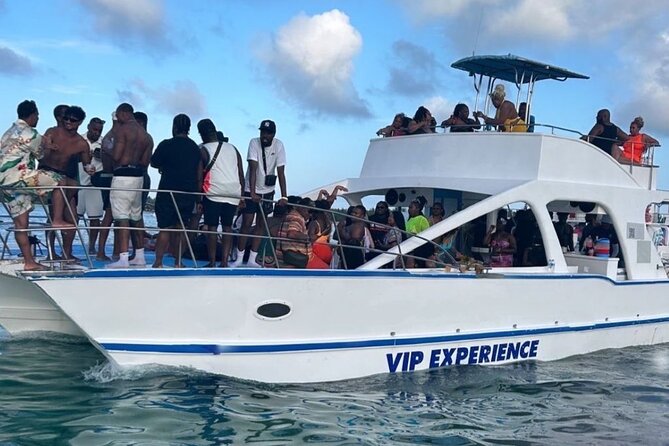 Hip Hop Beat and Live Dj Adults Only Party Boat and Free drinks - Adults-Only Hip Hop Party Boat: Music, Crowd, and the Real Purpose