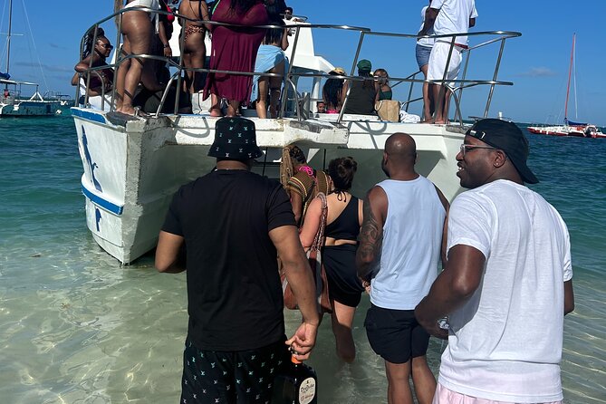 Hip-Hop Party Boat with Dj Live Adults Only and Unlimited Drinks - Unlimited Drinks on Board: What’s Included and What Isn’t