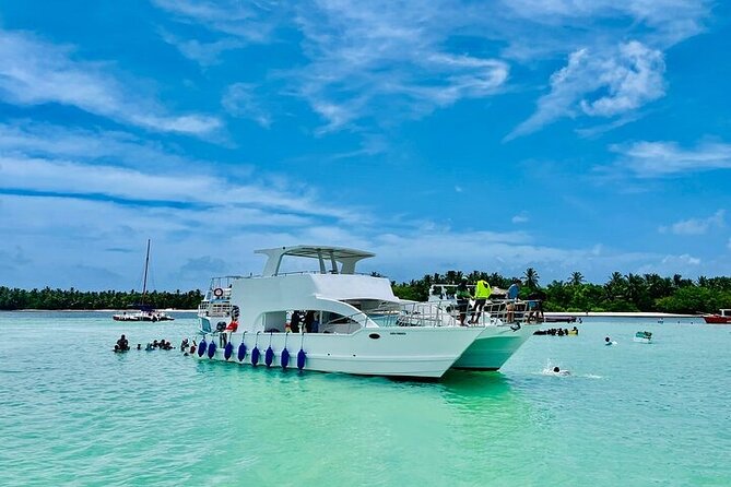 Hip-Hop Party Boat with Dj Live Adults Only and Unlimited Drinks - Music, Games, and the Adults-Only Crowd