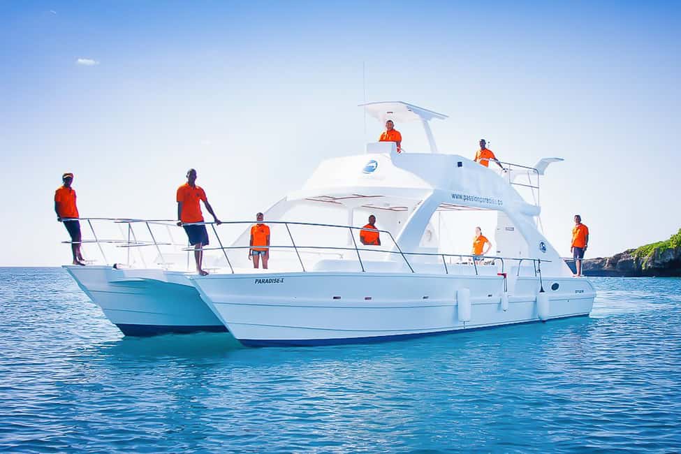 La Romana: Catalina Island Full-Day Snorkeling Tour - Gear, guides, and comfort: the staff matters more than you think