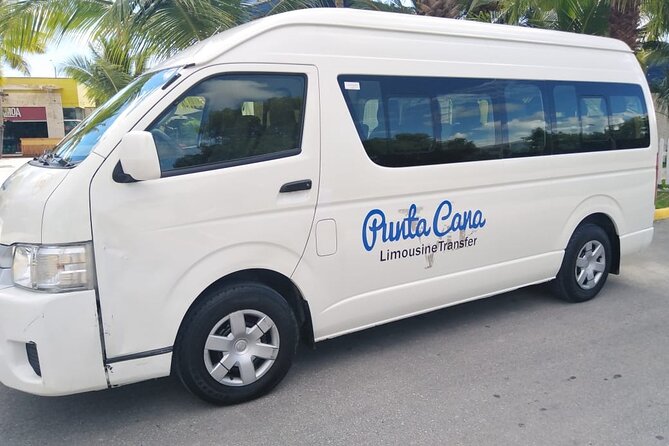 One Way Private Airport or Hotel Transfer Bavaro Hotel 1-6 Pax - Getting picked up in Punta Cana: the counter detail that saves time