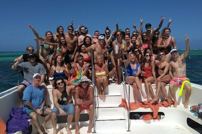 Party Boat - Private groups, snorkeling - Open Bar. - Stop-by-stop: what you do during the sea time