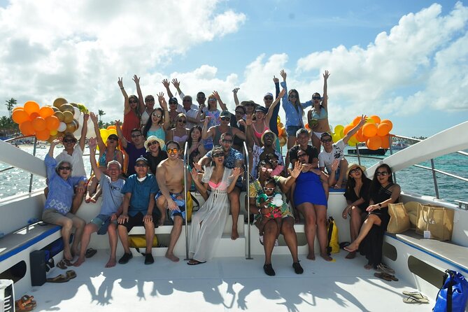 Party Boat - Private groups, snorkeling - Open Bar. - The boat day in plain terms: a 4-hour loop with snorkeling and sand time