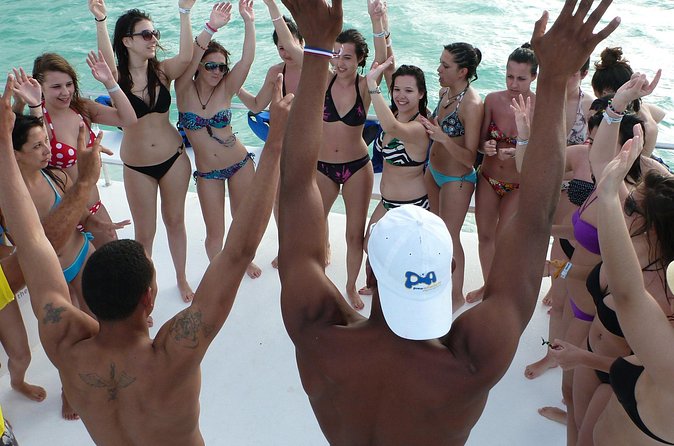 Private Catamaran Snorkeling Family Adventure - Open bar and Caribbean music: how the party fits the cruise