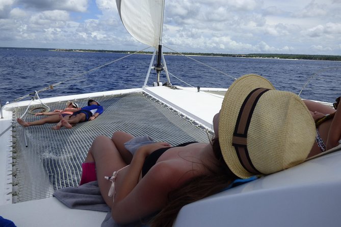 Private Luxury Catamaran - Saona or Catalina island - Catuano and Dominican culture: the onboard guide advantage