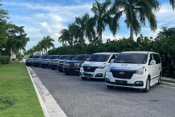 Private Punta Cana Airport Transfer from Hotels to Uvero Alto - Airport Wi-Fi and WhatsApp: how to make the handoff smooth
