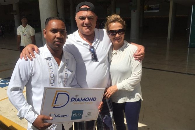 Private Transfer 1 way Punta Cana Airport and Bayahibe, La Romana - What you get on board: AC, Wi‑Fi, and water that actually helps