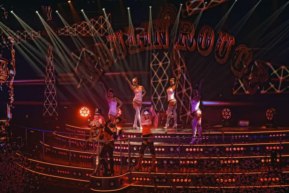 Punta Cana: CocoBongo Entry with Entertainment and Open Bar - Seating and crowds: what standing feels like at CocoBongo