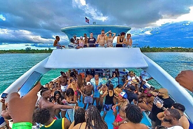 Punta Cana Party Boat Cruise with Snorkeling, Open Bar & Hip Hop - Snacks, Drinks, and What’s Included (and Not Included)