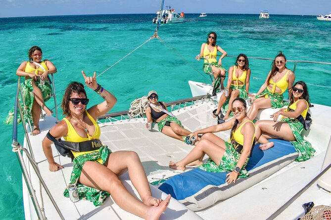 Punta Cana Party Boat (Only Adult) - Music and entertainment: why Elias, Captain David, and Chocolate matter
