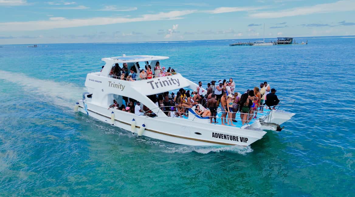 Punta Cana: Party Boat with Snorkeling, Open Bar And Hip Hop - The catamaran ride: where the music meets real Caribbean water