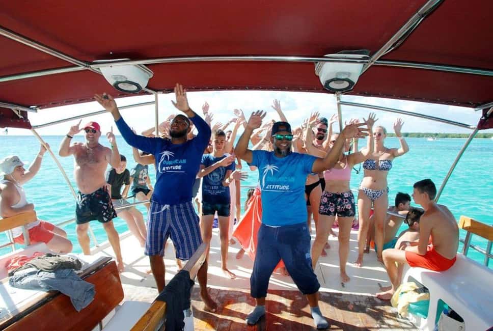 Punta Cana - Santo Domingo: Saona Island VIP Catamaran Tour - The boat ride: catamaran/speedboat and how the timing feels