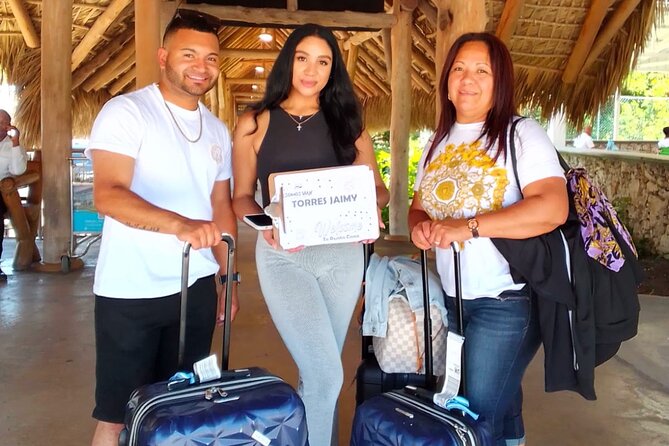 Round Trip Top-Rated Punta Cana Airport Transfer to your Hotel - The Welcome Extras: Mamajuana and Crafts Shopping