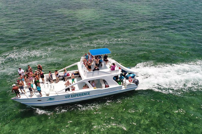 Sabina del Mar Party Boat VIP - The sandbar scene and dancing back to the dock