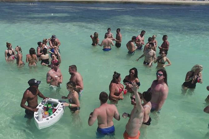 Sabina del Mar Party Boat VIP - Crew energy: friendly hosts and the music-first feel
