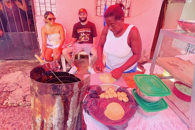 Santo Domingo: The Authentic Dominican Neighbourhood Tour - Food and drinks you’ll actually plan for: breakfast, coffee, patties, and helado de fundita