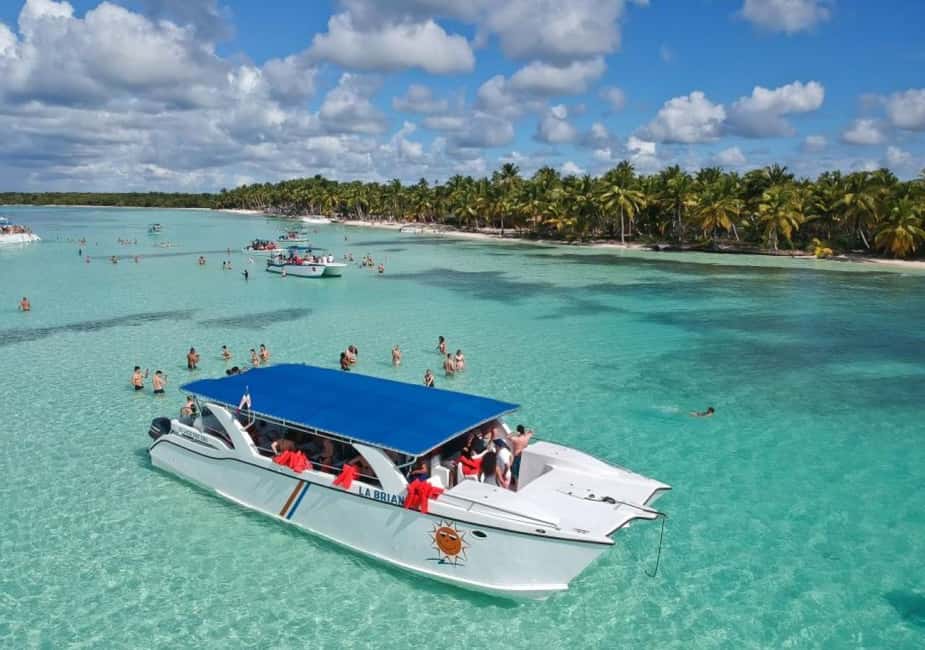 Saona Island: Catamaran/Speedboat Tour to a Dream Beach - Buffet lunch and open bar: what’s included (and what to watch)