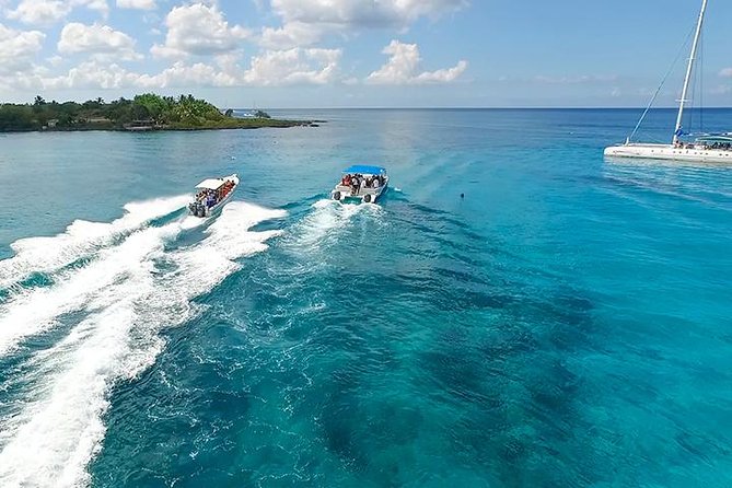Saona Island Excursion from Bayahibe - Photographers and the island sales scene: how to enjoy Saona without getting boxed in