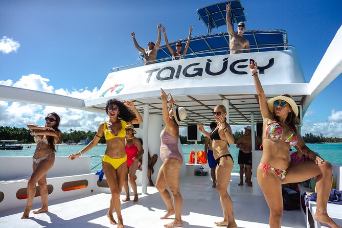 Taiguey Emotion Show - Stop 1 at Bávaro Beach: the Taíno museum with hands-on clay work