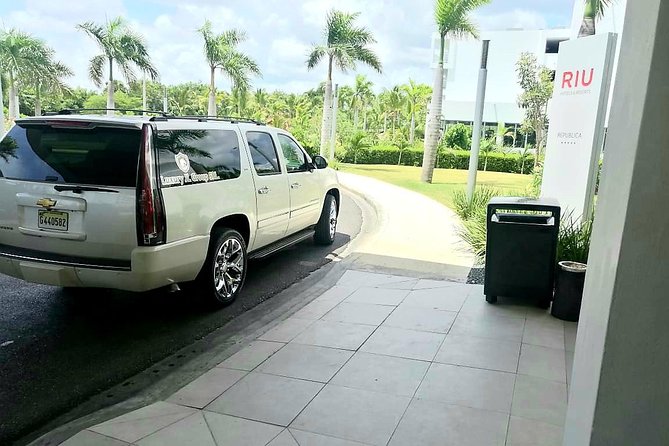 Transfers From Punta Cana Airport (PUJ) <=> To All Place At Bávaro Punta Cana - Meet-and-greet at PUJ: finding your driver quickly